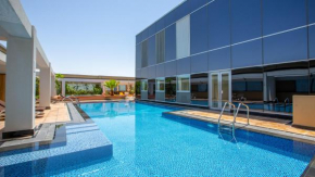 Best Price Cozy 1BR with Balcony & Prime Location by Deluxe Holiday Homes